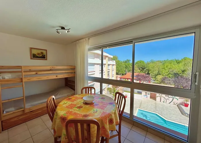 T2 Lumineux Avec Parking Prive Et Piscine Pres De La - Fr-1-388-223 *