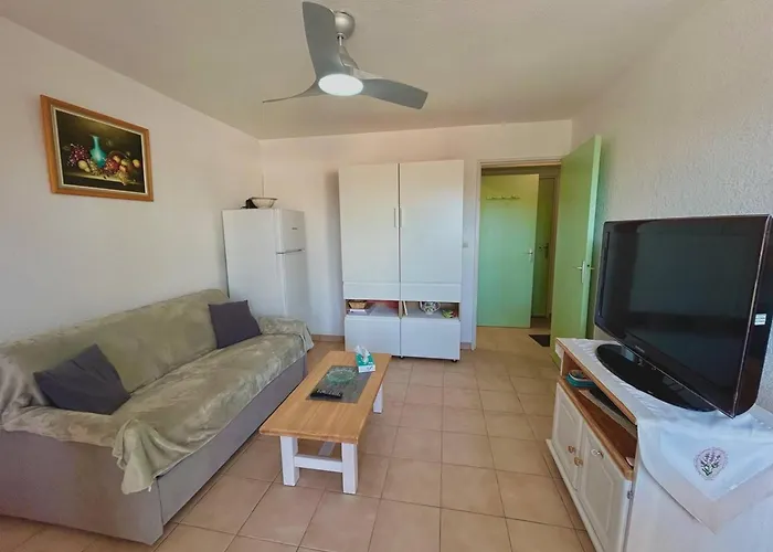 T2 Lumineux Avec Parking Prive Et Piscine Pres De La - Fr-1-388-223 *